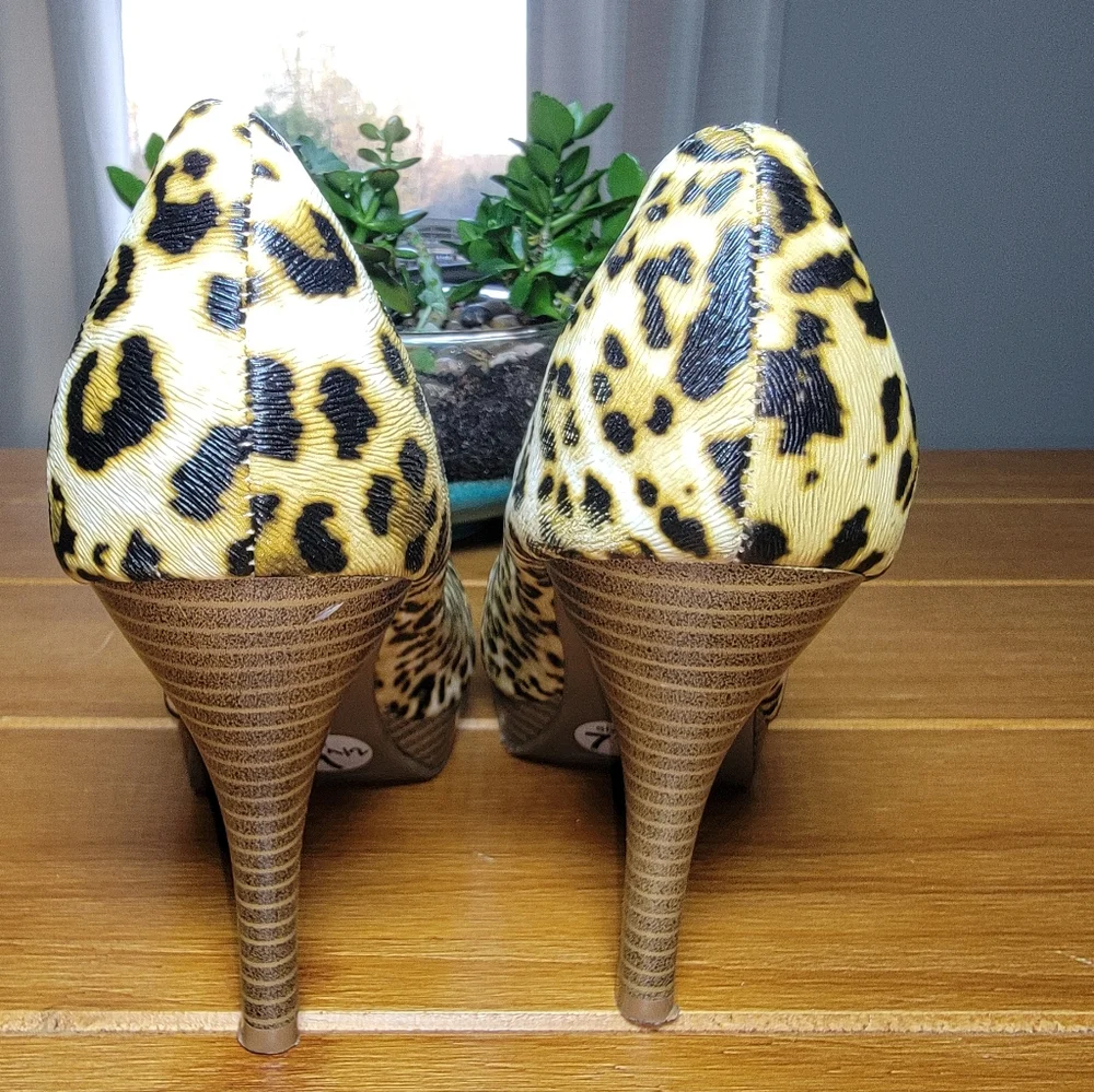 Kenneth Cole Reaction Leopard Print‎ Heels - Size 7.5